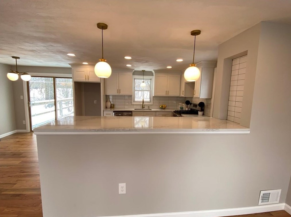 11 Beeckman Ave, Cranston RI 02920-4413 exterior