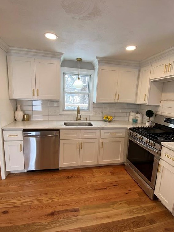 11 Beeckman Ave, Cranston RI 02920-4413 exterior