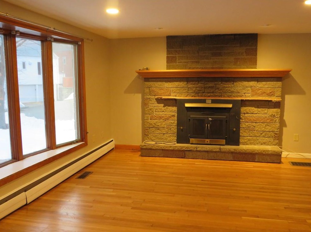 25 Talcott St, Woonsocket, RI 02895