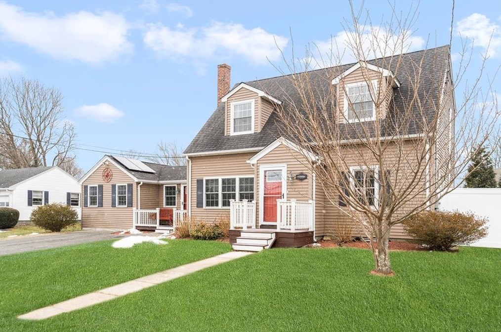19 Evergreen Ave, Tiverton, RI 02878