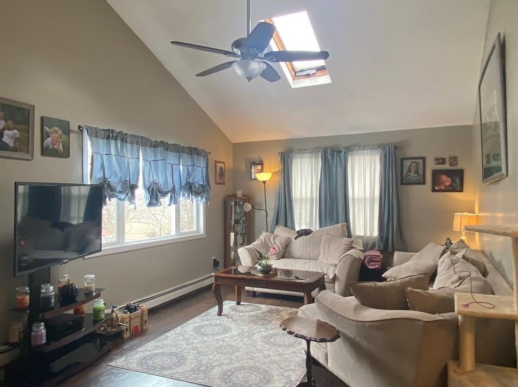 164 Seneca Ave, Pawtucket, RI 02860-4724