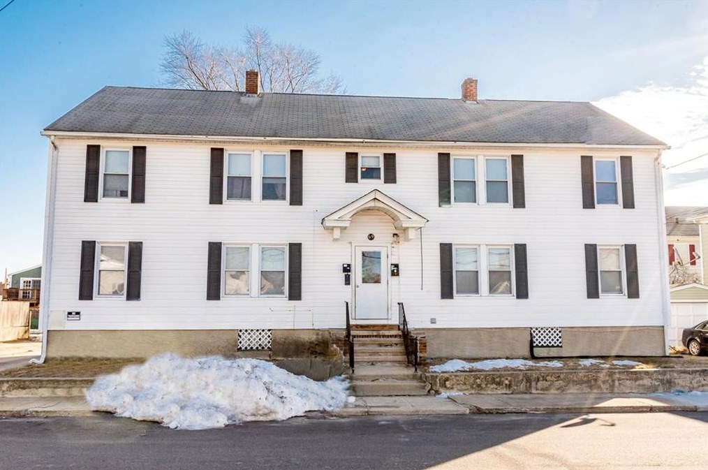 69 West St, West Warwick, RI 02893-5830