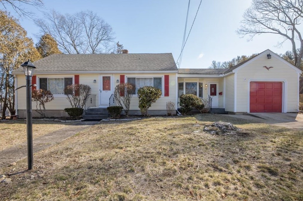 27 Arthur St, West Warwick, RI 02893-5139