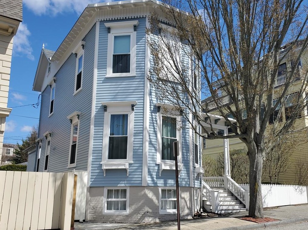 38 Franklin St, Middletown, RI 02840