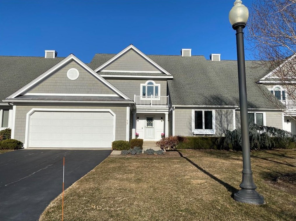 17 Overlook Dr #17, North Kingstown, RI 02852