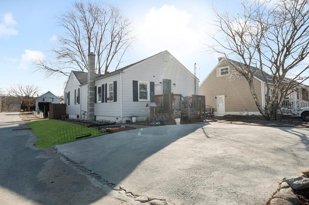 29 Penbryn Ave, Smithfield, RI 02917 exterior