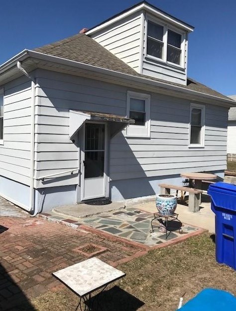 20 Slocum St, East Providence, RI 02914-3833