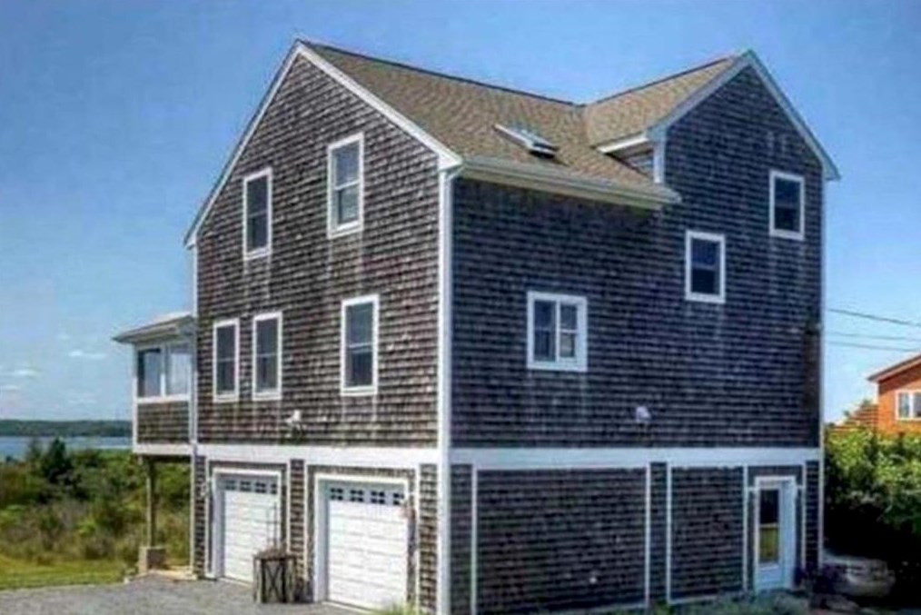 1316 Anthony Rd, Portsmouth, RI 02871