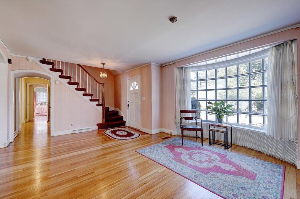 3 Applegate Rd, Cranston, RI 02920-3701
