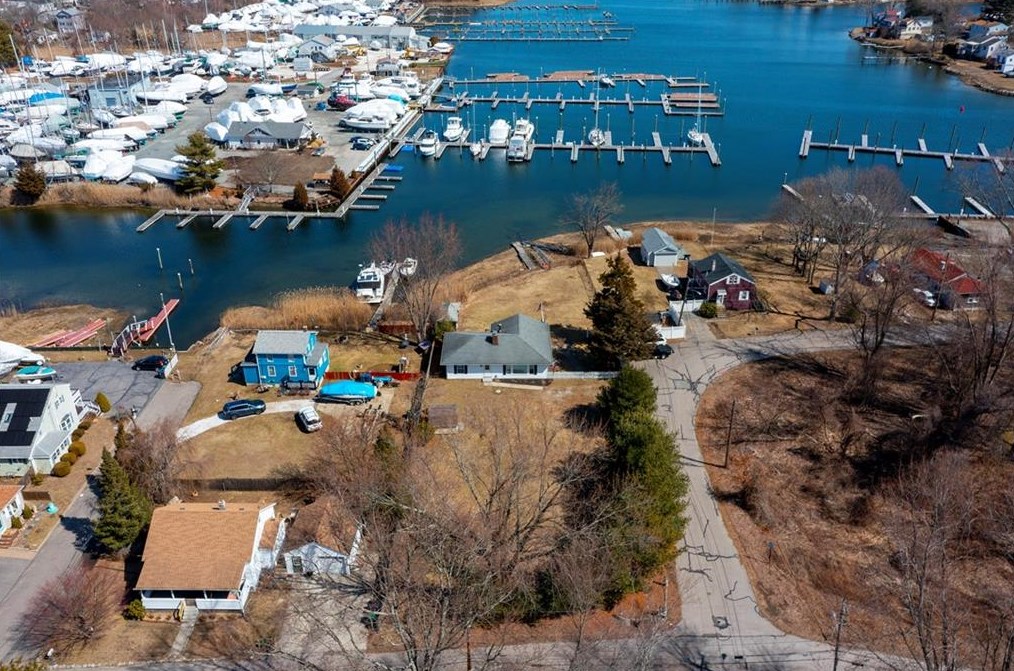 12 Waterfront Dr, Warwick, RI 02889