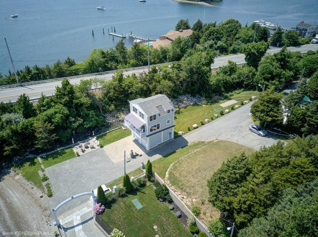 223 Cliff Ave, Portsmouth RI  02871-5022 exterior