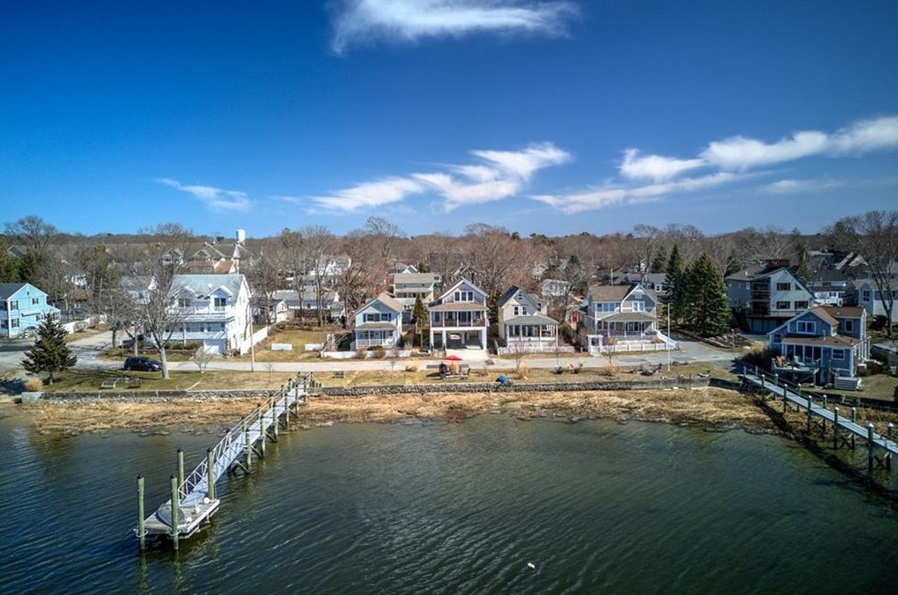 14 Edwin St, Barrington, RI 02806 exterior