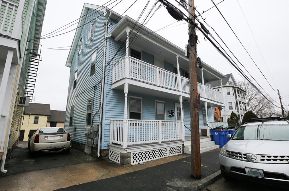 35 Central St, Central Falls, RI 02863-3132