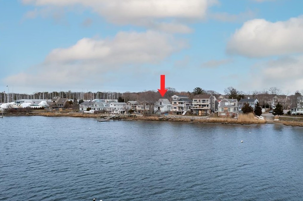 12 Leslie Ave, Barrington, RI 02806