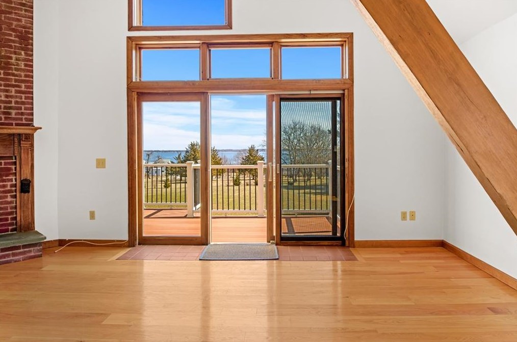 34 Lighthouse Ln, Warwick, RI 02889