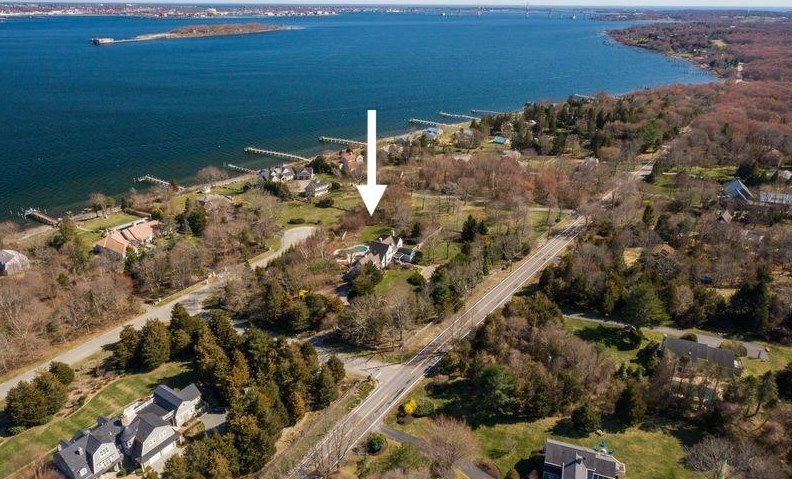 1 Aquidneck Ct, Jamestown RI  02835-1846 exterior