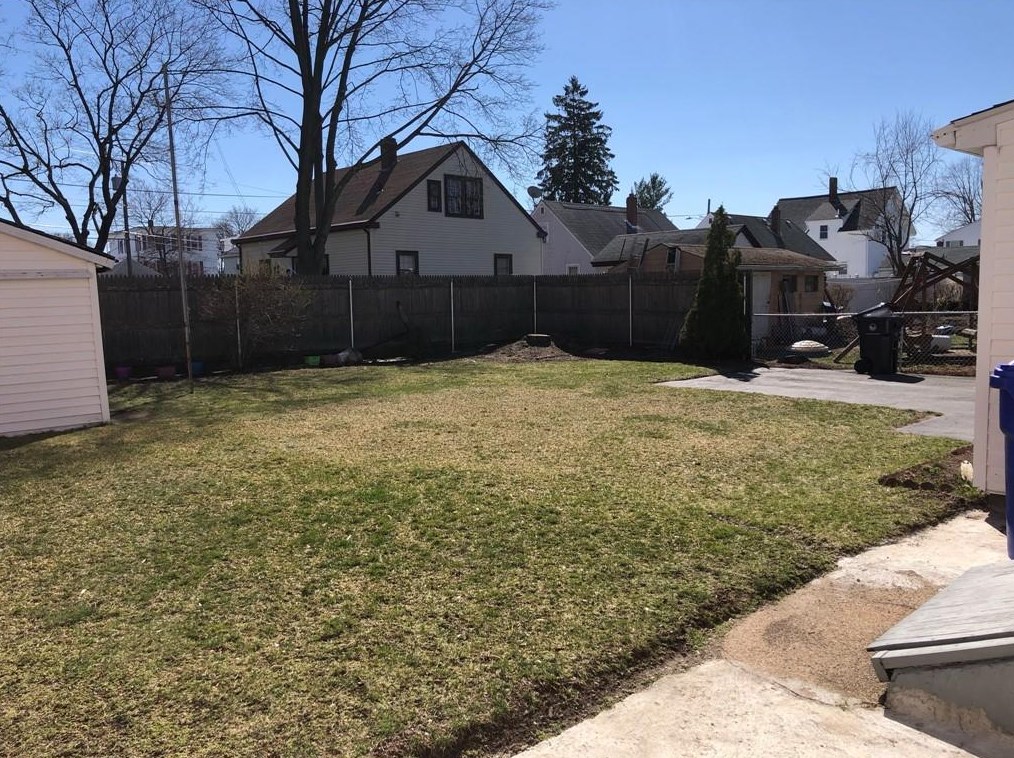 71 Riley St, Pawtucket, RI 02861-1119