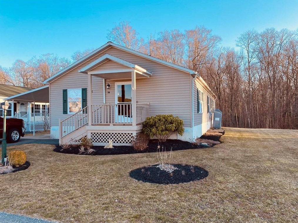 54 Blackbird Ct, Tiverton, RI 02878