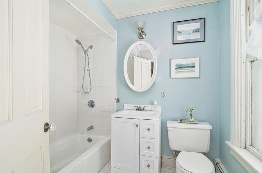 109 Church St #4, Middletown, RI 02840