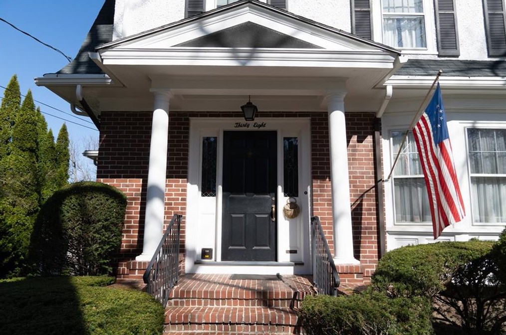38 Upland Rd, Woonsocket, RI 02895