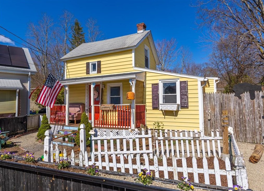 57 Washington Ave, East Providence, RI 02915-5353