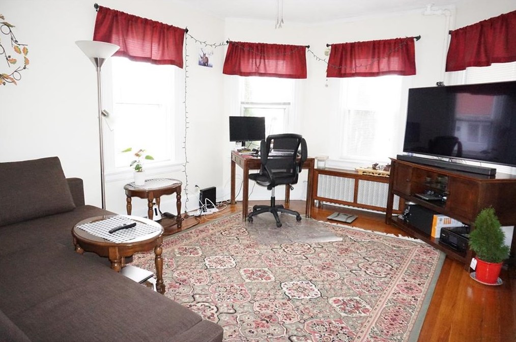 136 Laurens St, Cranston RI 02910-3532 exterior