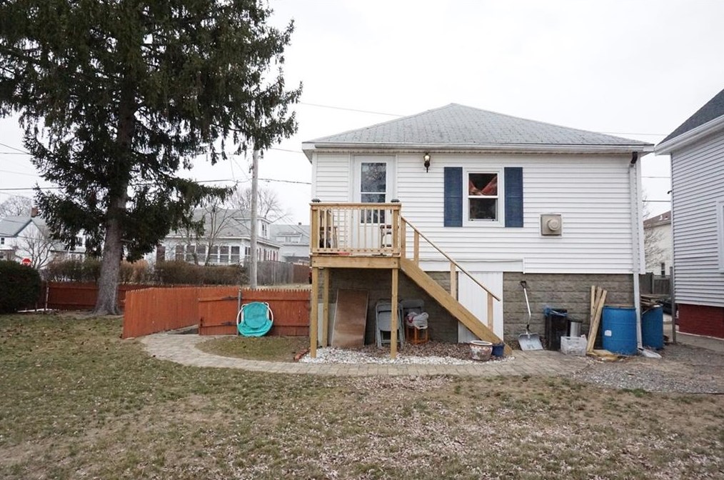 136 Laurens St, Cranston RI 02910-3532 exterior