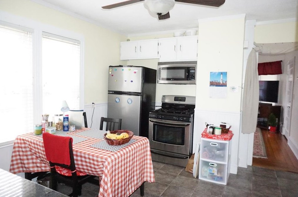 136 Laurens St, Cranston RI 02910-3532 exterior