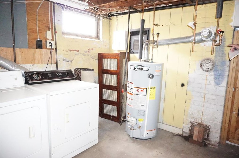 136 Laurens St, Cranston RI 02910-3532 exterior