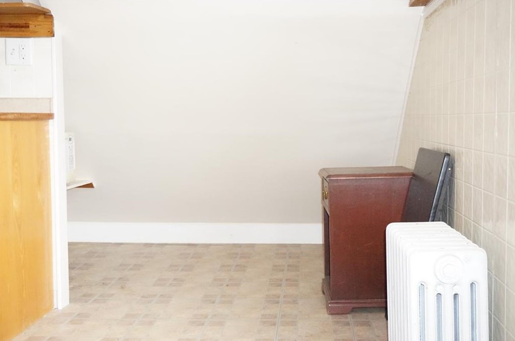 136 Laurens St, Cranston RI 02910-3532 exterior