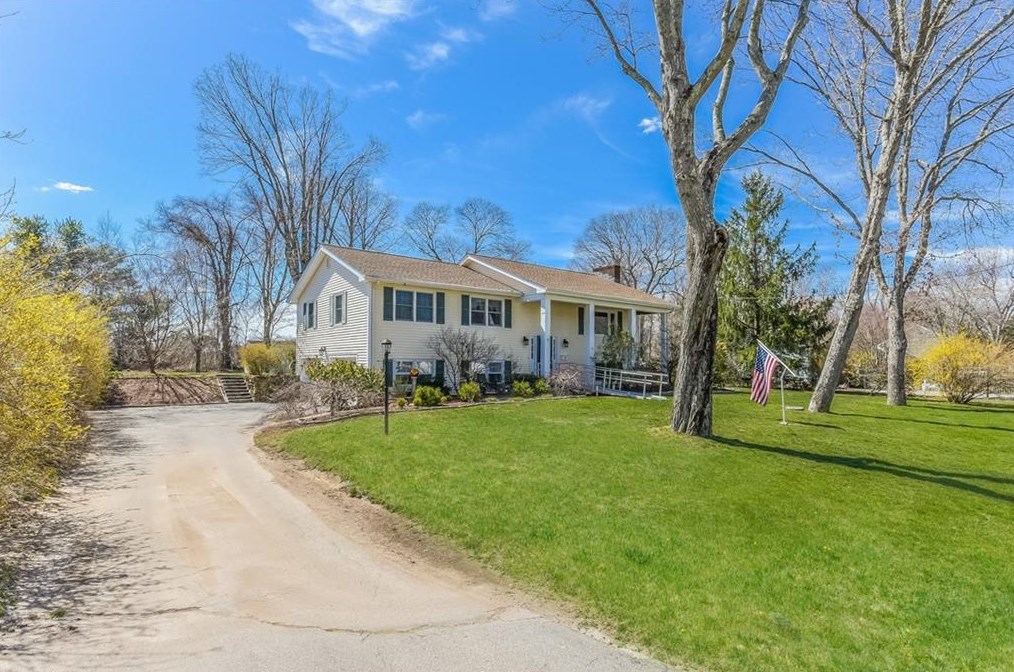 5 South Dr, Hopkinton, RI 02804