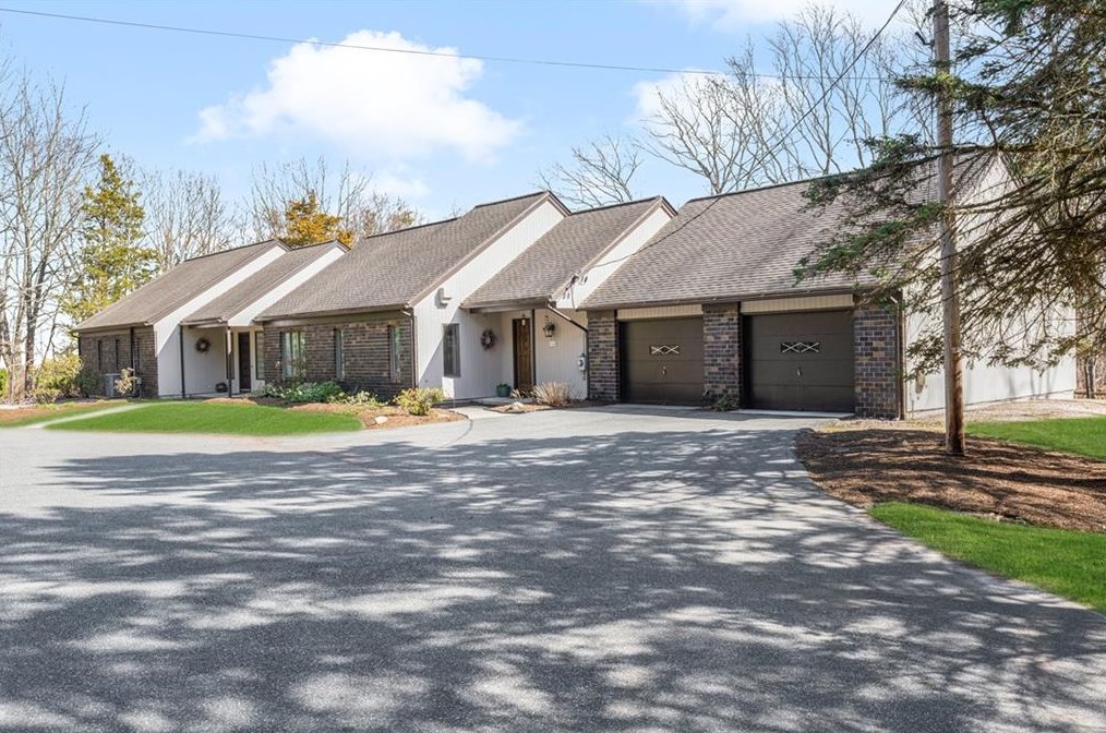110 Jenckes Hill Rd, Lincoln, RI 02865
