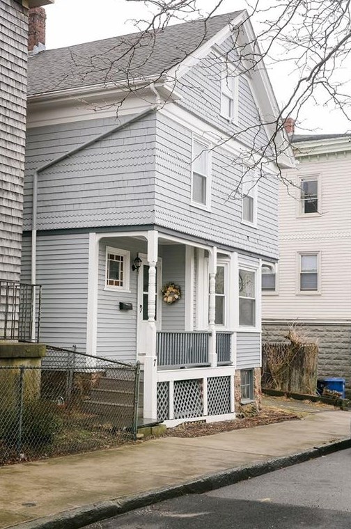 7 Hammond St, Middletown, RI 02840