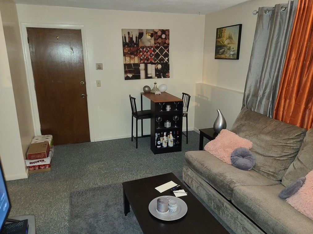 5 Stonehenge Dr, Smithfield RI  02828-1627 exterior