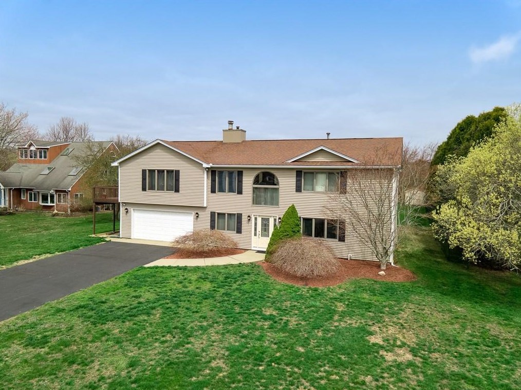 27 Carver Ln, South Kingstown, RI 02882