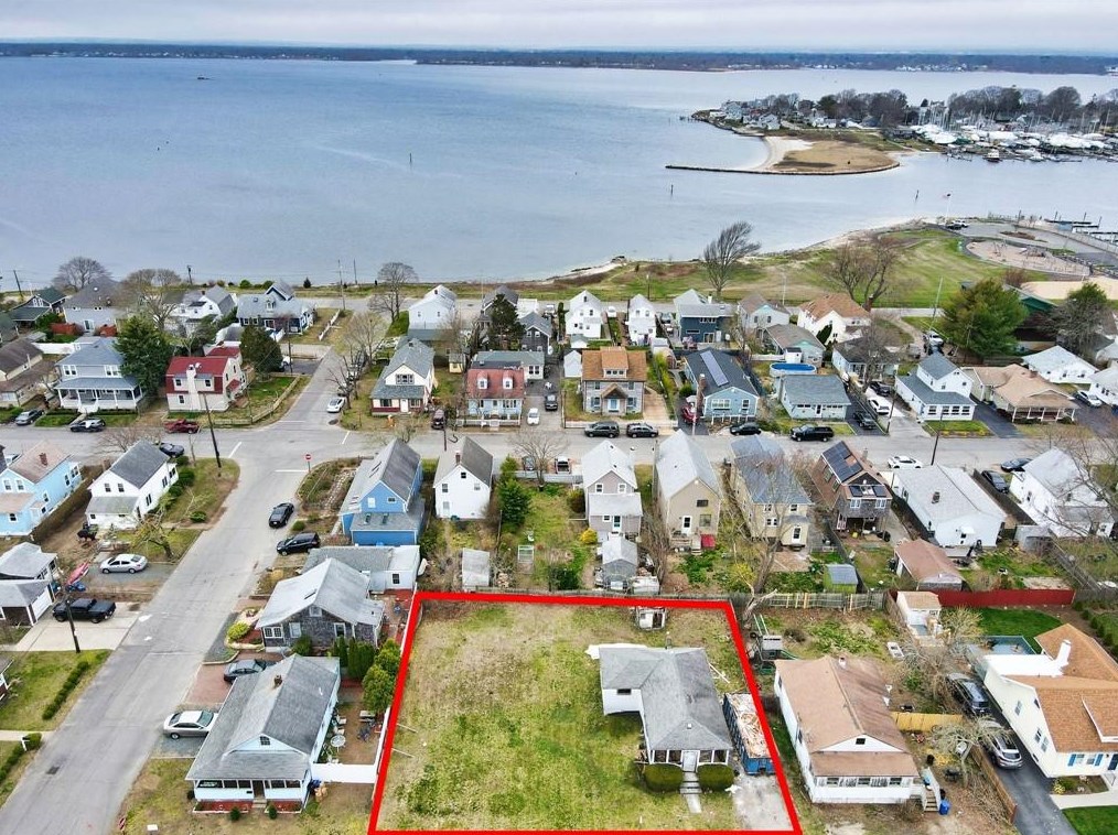 261 Narragansett Ave, Barrington, RI 02806