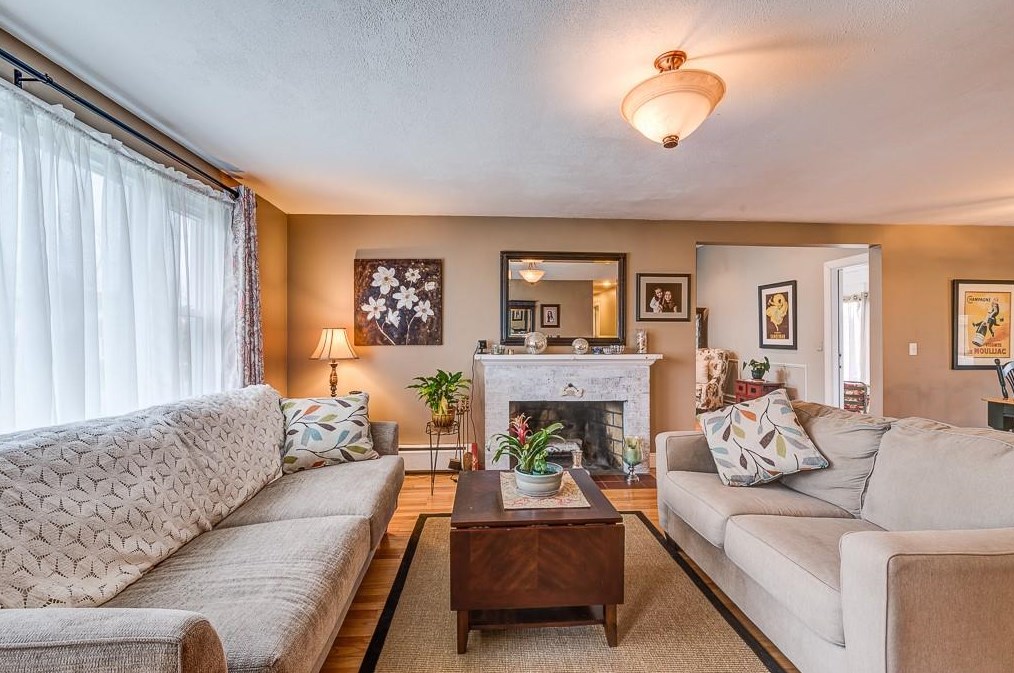 15 Black St, Warwick, RI 02888