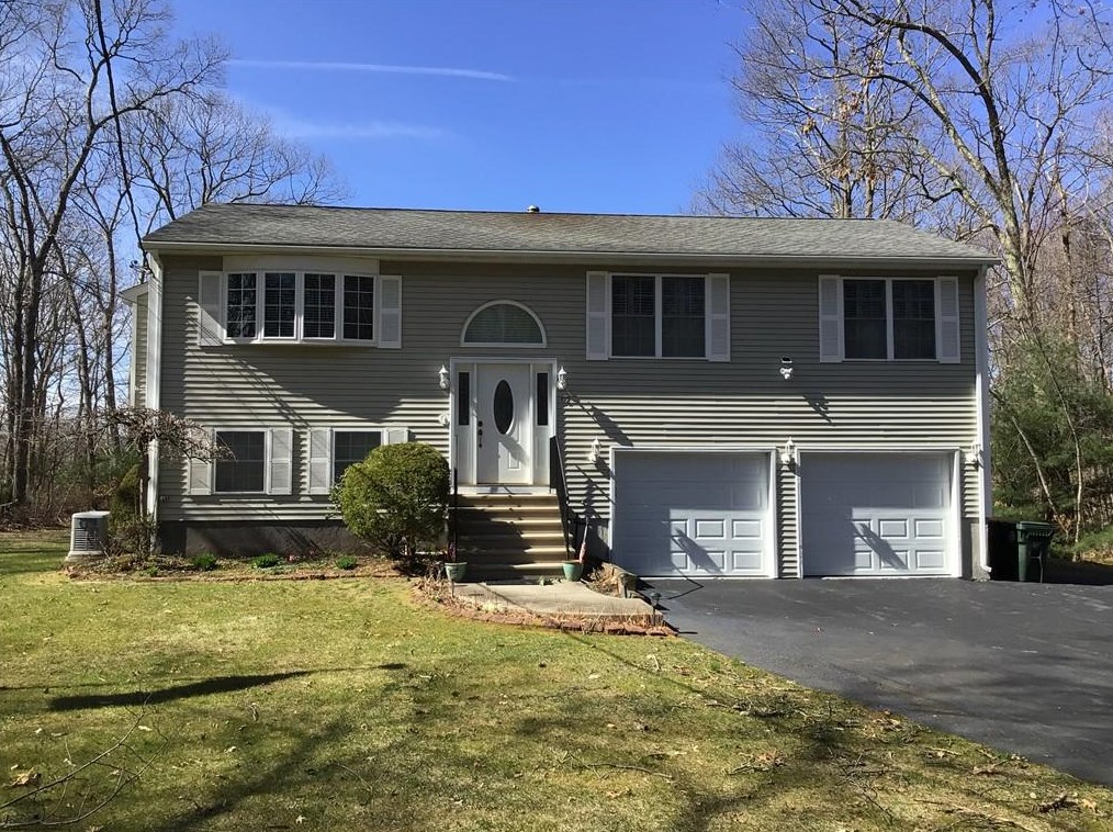 92 Limerock Rd, Smithfield, RI 02917 exterior
