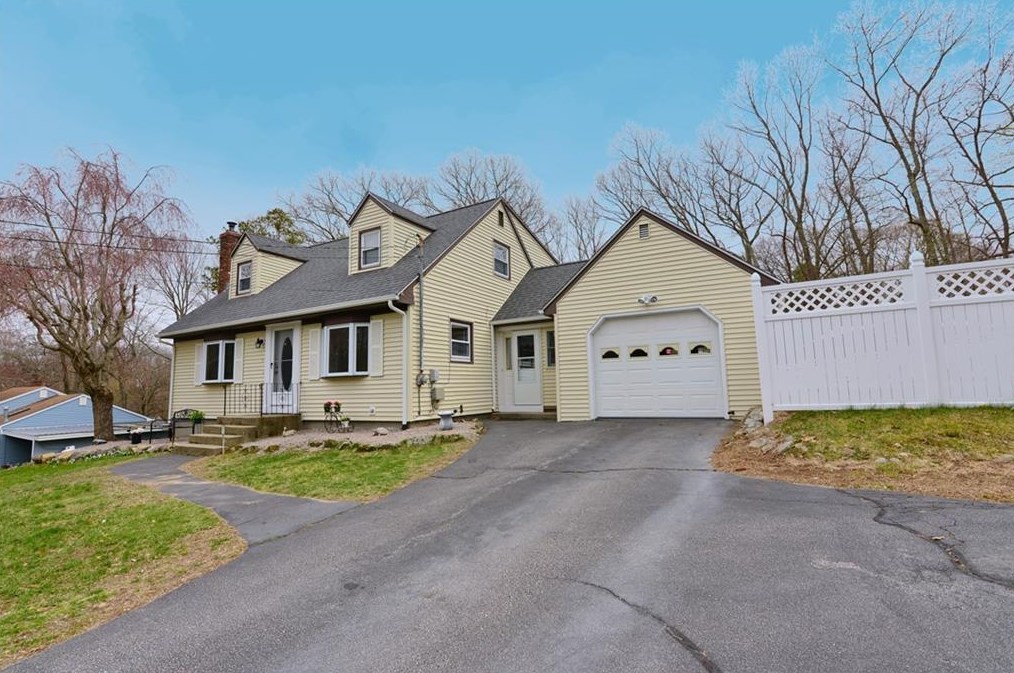 5 Walnut Hill Rd, Coventry, RI 02816