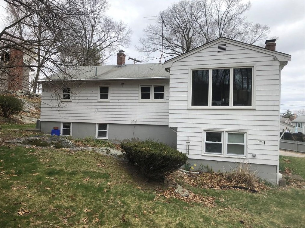 39 Cormier Rd, Lincoln, RI 02865