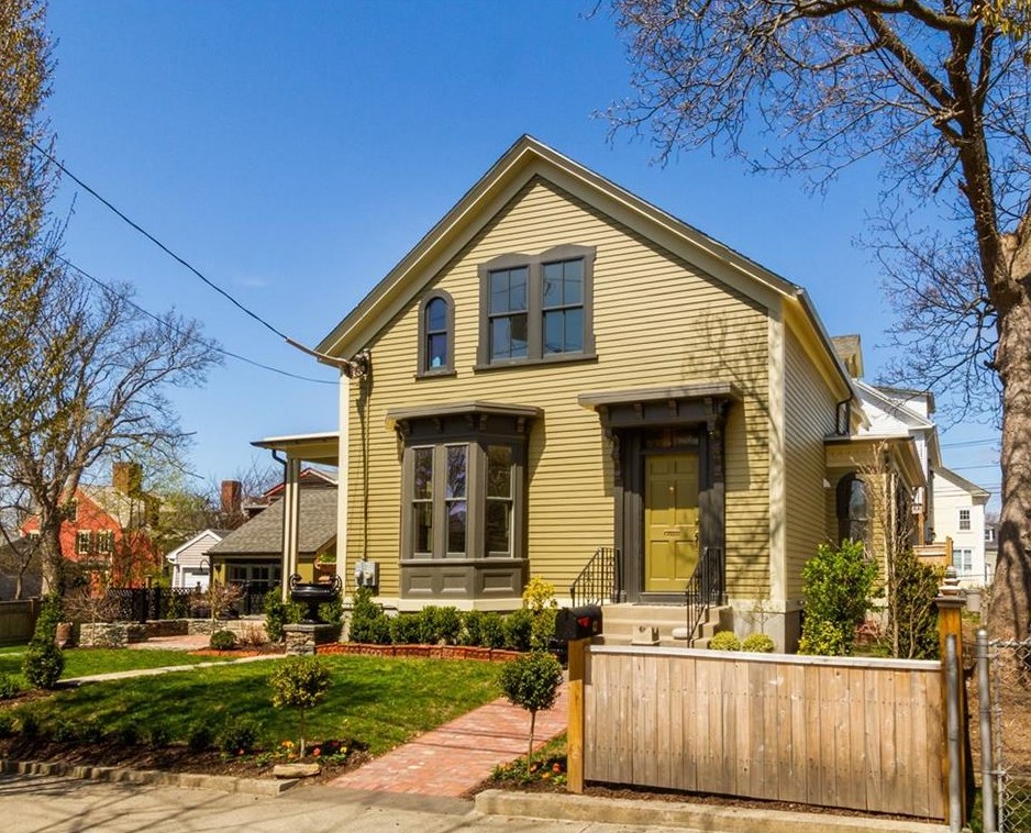 43 Church St, Warren, RI 02885