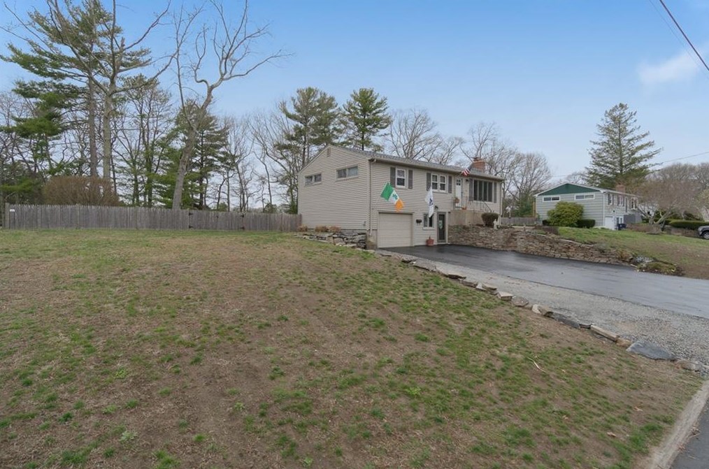104 Clearview Dr, North Kingstown, RI 02852
