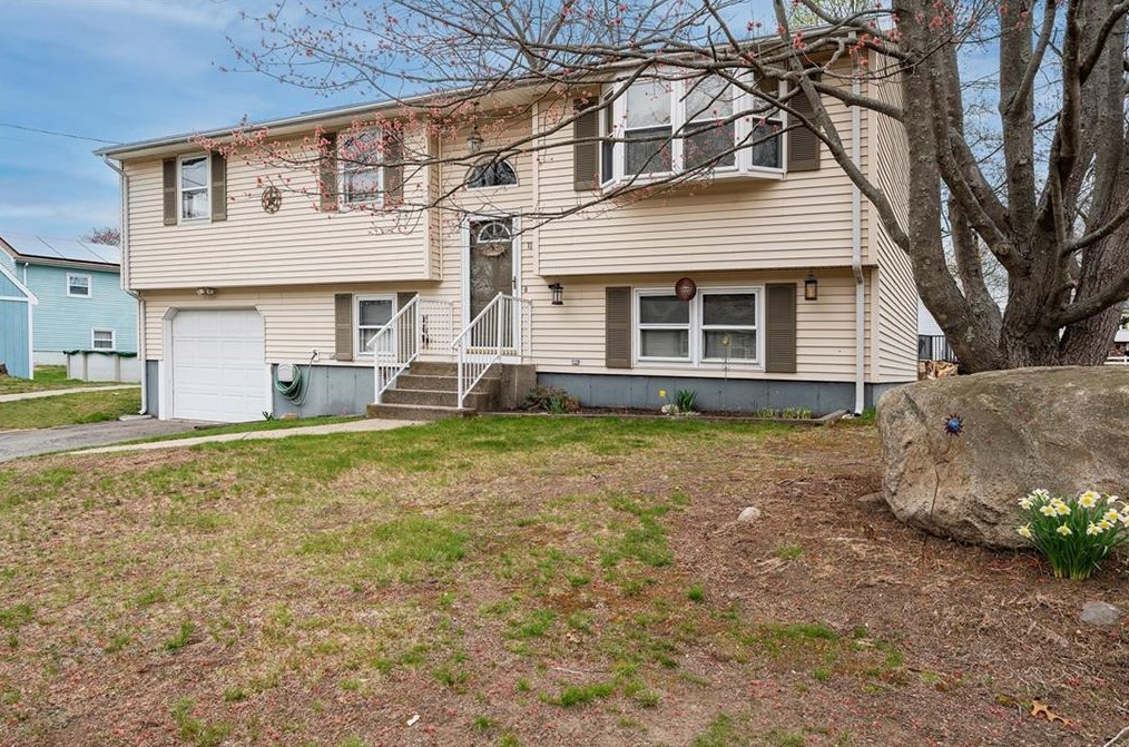 11 Star Ave, Woonsocket, RI 02895