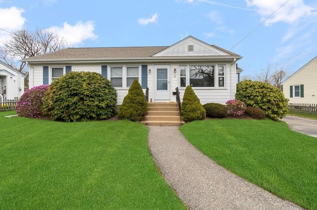 42 Parker Ave, Middletown, RI 02840