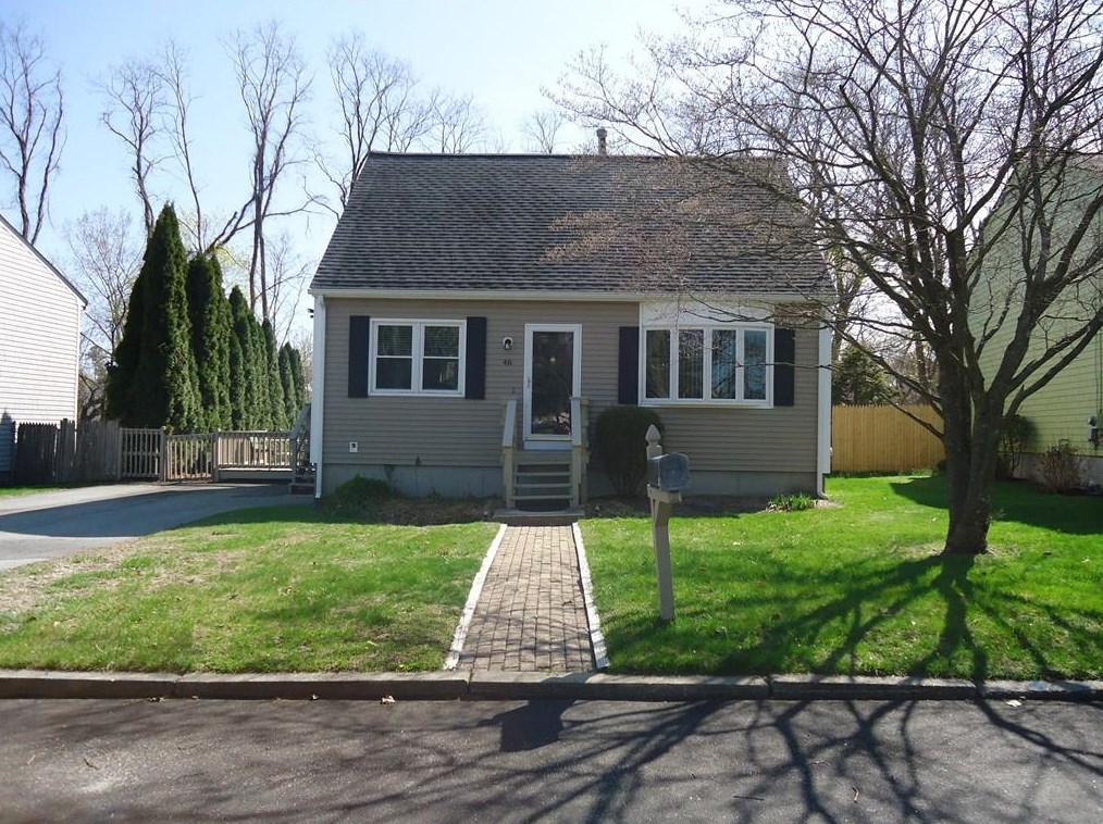 46 Urquhart St, Cranston, RI 02920 exterior