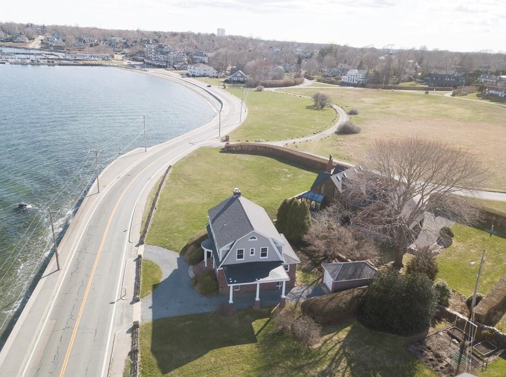 121 Conanicus Ave, Jamestown, RI 02835-1458