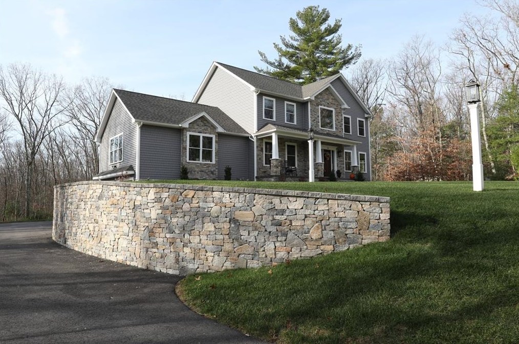 44 Austin Dr, Cumberland, RI 02864