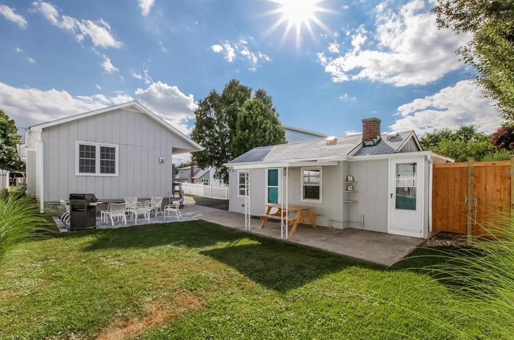 33 Gaspee Rd, South Kingstown, RI 02882