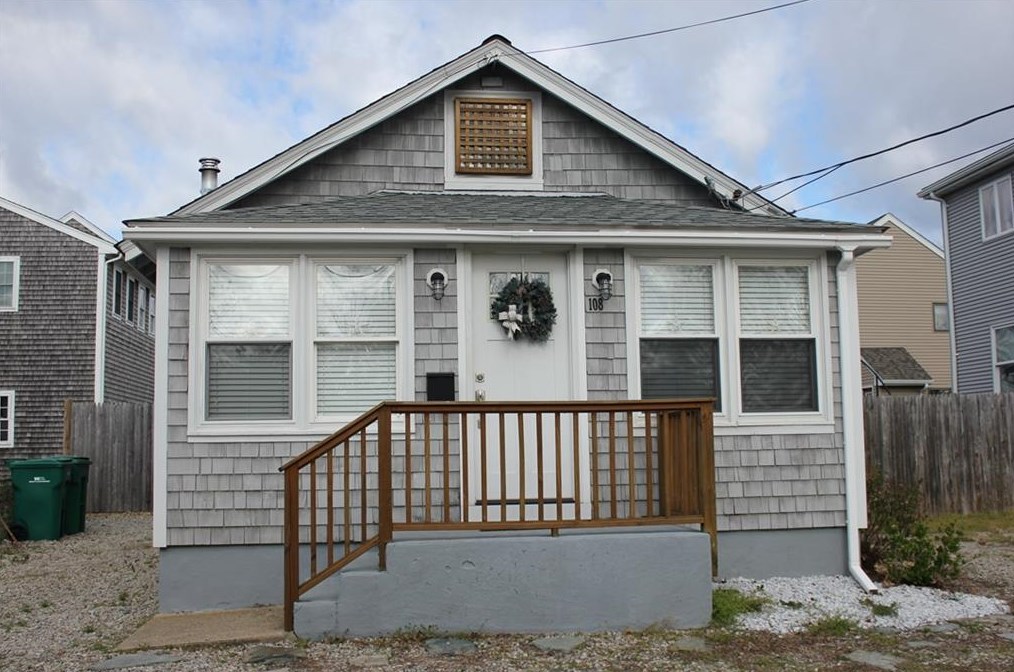 108 Ormerod Ave, Portsmouth, RI 02871 exterior