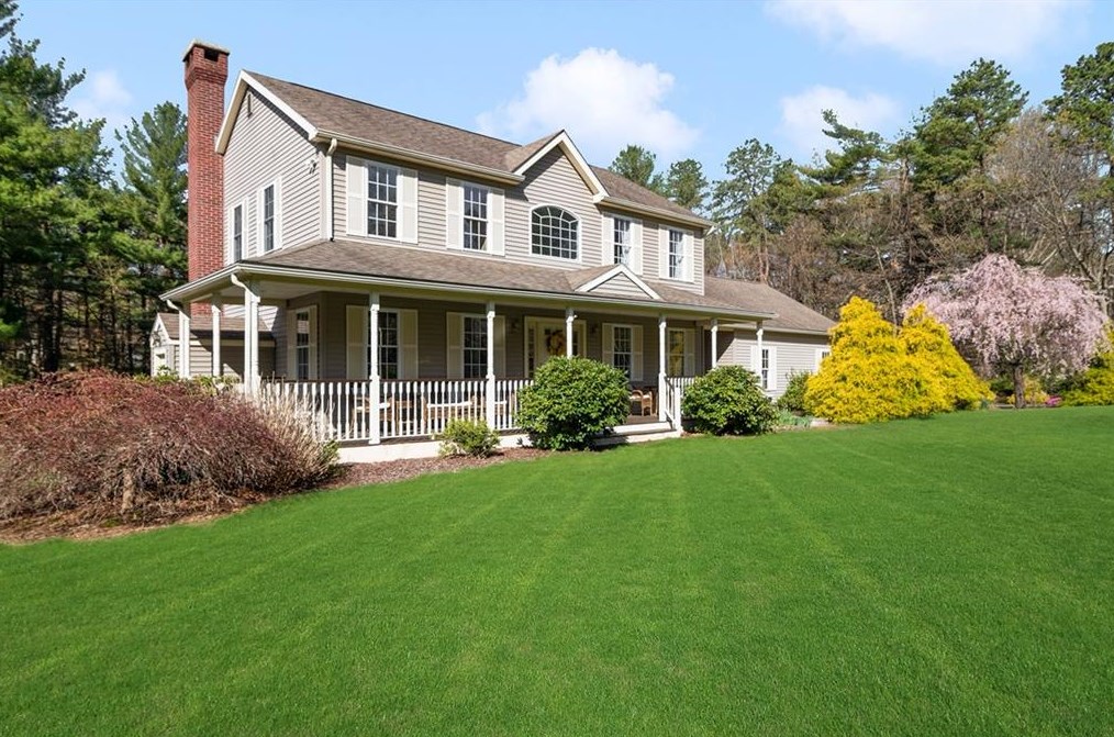 53 Paine Rd, Cumberland, RI 02864